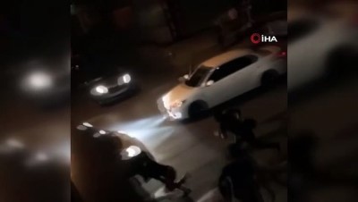 yol verme kavgasi -  Ataşehir’de yol verme kavgasında araç sürücüsüne kaskla saldırdılar Videosu