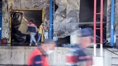 soguk hava deposu - AYDIN - Soğuk hava deposunda çıkan yangında 2 kişi dumandan etkilendi Videosu