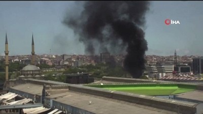 yukselen -  Bayrampaşa Sebze ve Meyve halinde yangın çıktı. Bölgeye çok sayıda itfaiye ekibi sevk edildi. Videosu