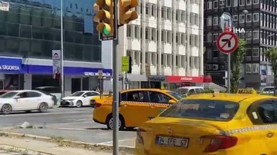 kirmizi isik -  Beyoğlu’nda tramvay ile taksi çarpıştı: 1 yaralı Videosu