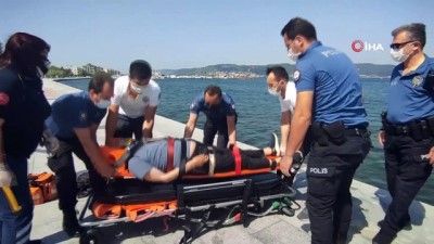 yasli adam -  Çanakkale’de denize düşen yaşlı adamı polis kurtardı Videosu