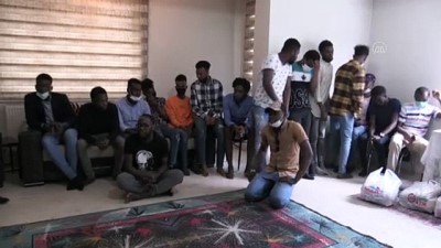 yabanci ogrenci - IĞDIR - Kovid-19 nedeniyle ülkelerine dönemeyen Afrikalı öğrencilere gıda yardımı yapıldı Videosu