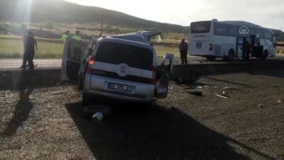 sparta - ISPARTA - Yolcu otobüsüyle hafif ticari araç çarpıştı: 1 ölü 3 yaralı Videosu