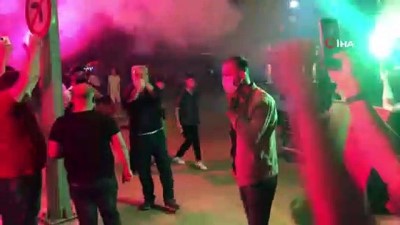 sparta - Isparta32 Spor 2. Lig’e yükseldi, taraftarlar sokağa döküldü Videosu