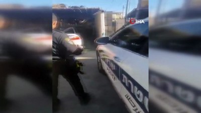 polis araci -  - İsrail güçlerinden 10 yaşındaki Filistinli çocuğa gözaltı Videosu