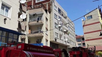 İSTANBUL - Zeytinburnu'nda bir binanın çatı katında çıkan yangın söndürüldü