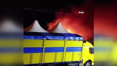 dinlenme tesisi -  TEM’de seyir halindeki tırın dorsesi alev alev yandı Videosu