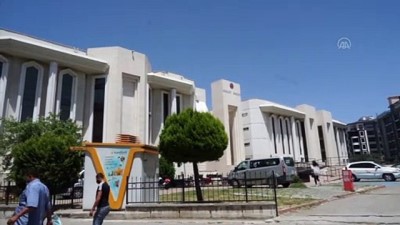 katil zanlisi - Balıkesir'de iş arkadaşını bıçakla öldürdüğü iddia edilen zanlı tutuklandı Videosu