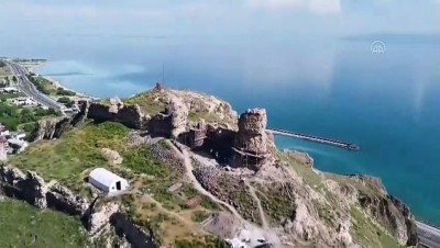 destina - BİTLİS - Van Gölü'nün eşsiz manzarasına sahip Urartu Kalesi restore ediliyor Videosu
