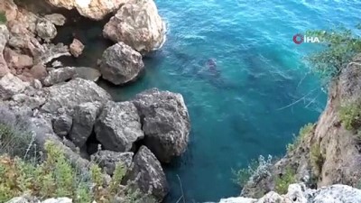 deniz kiyisi -  Falezlerde 'örümcek adam' alarmı Videosu