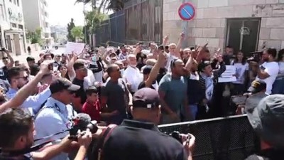 arbede - KUDÜS - İsrail polisi işgal altındaki Doğu Kudüs'te eylem yapan Filistinlileri darbetti Videosu