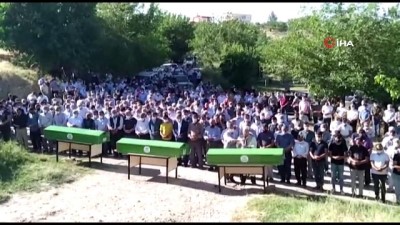 koy mezarligi -  Kuyu faciasında ölen baba ve iki oğlu defnedildi Videosu