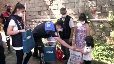 kucuk cocuk -  Polis ekipleri minik Eymen’in korkusunu yenmesi için seferber oldu Videosu