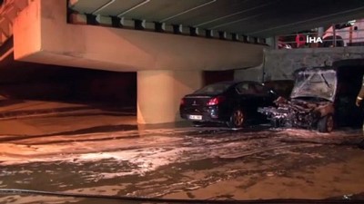  Şişli’de viyadük altındaki 4 otomobilde çıkan yangın söndürüldü