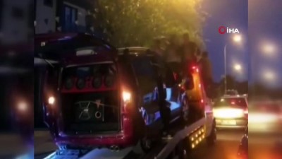 asker konvoyu -  Üsküdar’da çekici üzerinde asker konvoyu bu kadarına da pes dedirtti Videosu