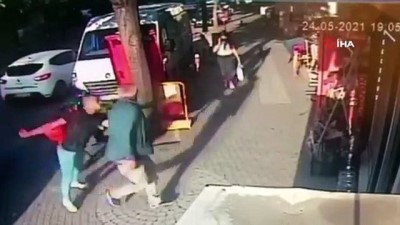 dovme -  Yaşlı adam arkasından saldıran şahsı piknik tüpüyle böyle devirdi Videosu