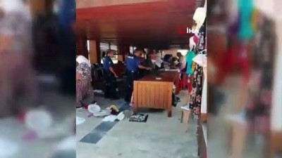 polis mudahale -  Antik kentte hediyelik eşya satan kadınlar arasındaki yer tartışması kavgaya dönüştü Videosu