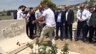 ulkucu - ESKİŞEHİR - Eski Gümrük ve Tekel Bakanı Gün Sazak kabri başında anıldı Videosu