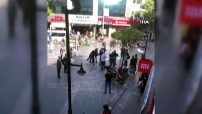 genc kiz -  Genç kızlar cadde ortasında saç saça, baş başa kavga etti Videosu