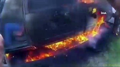 patlama sesi -  - Kahraman polisler, yanan aracın camını kırarak sürücüyü son anda kurtardı Videosu