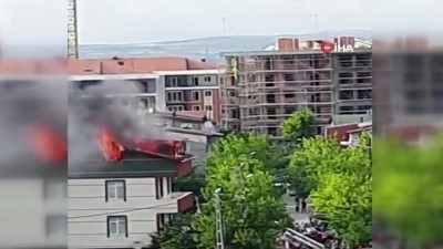  Silivri’de 4 katlı binanın çatısı alev alev yandı