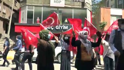 sivil toplum - ŞIRNAK - Terör mağduru aileler HDP İl Başkanlığı önünde eylem yaptı Videosu