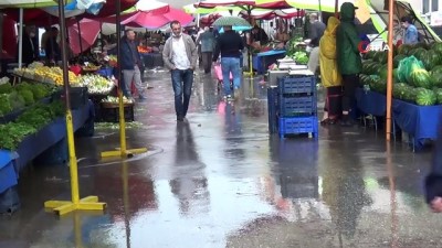 rogar kapagi -  Altyapı sorunu olan caddede pazar esnafının yağmur çilesi Videosu