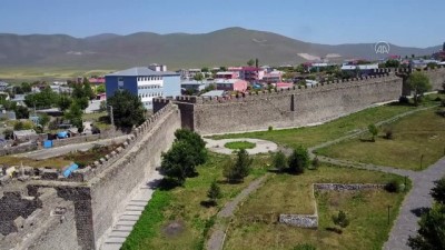 kus bakisi - ARDAHAN - Serhat şehri Ardahan'ın turizme kazandırılan tarihi kalesi ziyaretçileri cezbedecek Videosu