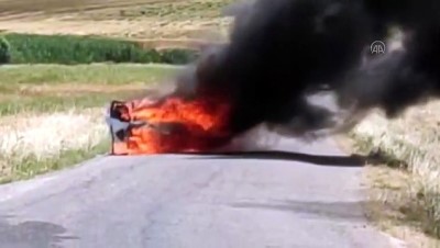DİYARBAKIR - Seyir halindeki otomobilde çıkan yangın söndürüldü