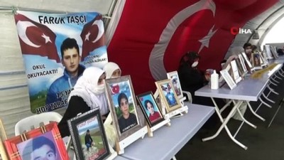 oturma eylemi -  Evlat nöbetindeki ailelerden HDP’ye tepki: 'HDP nereye giderse gitsin peşinden ayrılmayacağız' Videosu