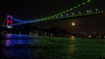 cumhuriyet - İSTANBUL - 15 Temmuz Şehitler Köprüsü ve Yavuz Sultan Selim Köprüsü, Azerbaycan bayrağının renklerine büründü Videosu
