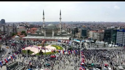 İSTANBUL - Cumhurbaşkanı Erdoğan, Taksim Camii'ne Kur'an-ı Kerim hediye etti