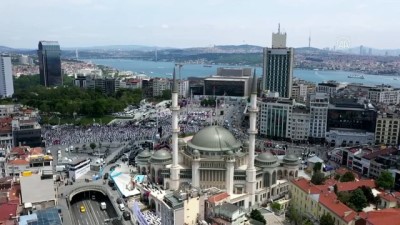 İSTANBUL - DRONE - Taksim Camii açılıyor - Vatandaşlar meydanda saf tuttu