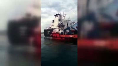 İSTANBUL - İstanbul Boğazı'nda makine arızası nedeniyle sürüklenen tankere müdahale edildi (4)