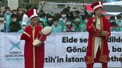 sabah namazi - İSTANBUL - TÜGVA, sabah namazının ardından Ayasofya-i Kebir Camii önünde İstanbul'un fethi programı düzenledi Videosu