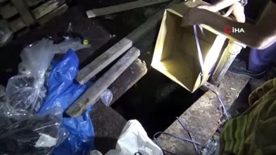 tekstil fabrikasi -  15 metrelik kuyuya düşen 2 yavru kedi koli yardımıyla kurtarıldı Videosu