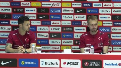 ANTALYA - Milli futbolcular Kaan Ayhan ve Mert Günok, basın toplantısı düzenledi (1)