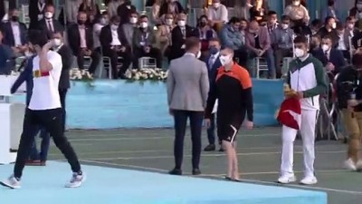 İSTANBUL - Bakan Kasapoğlu, 9. Uluslararası Fetih Kupası Okçuluk Yarışması'nın ödül törenine katıldı