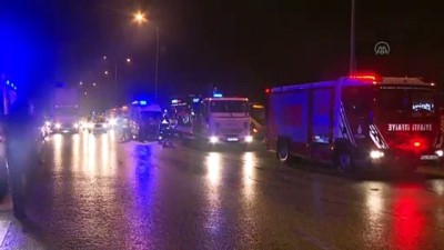 İSTANBUL - Maltepe'de otomobil bariyerlere çarptı: 1 ölü, 2 yaralı
