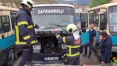 yolcu tasimaciligi -  Park halindeki minibüsü alev topuna dönmekten polisler önledi Videosu
