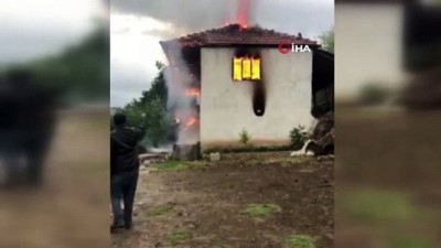 yildirim dusmesi -  Yıldırım evi yaktı Videosu