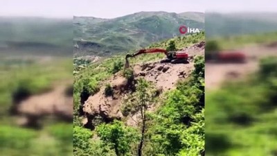 yol yapimi -  7 yıl önce yapımına başlanan yol tamamlandı, muhtar açılışı Türk bayrağı ile kutladı Videosu