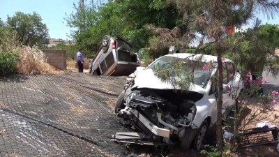 merinos -  Otomobil ile hafif ticari araç çarpıştı: 6 yaralı Videosu