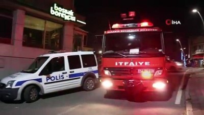 tekel bayisi -  Sakarya’da hareketli gece: Polisi görünce kendilerini tekel bayisine kilitlediler Videosu