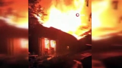 goreme -  Şişli'de alev alev yanan gecekondu kamerada: Yangında çatıdan atlayan şahıs bacağını kırdı Videosu