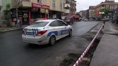  Ataşehir'de aşırı yağış yol çökmesine neden oldu