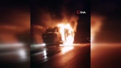 karya -  D-650 karayolunda kamyon alev alev yandı Videosu