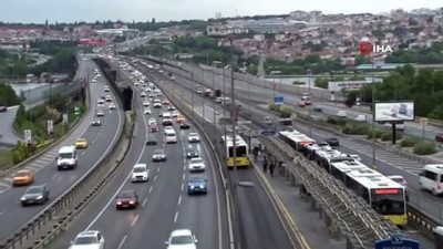  İstanbul'da kısıtlamanın sona ermesiyle trafikte hareketlilik başladı