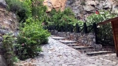 dugmeli evler -  Sessizliğe bürünen dünyaca ünlü Altınbeşik Mağarası açılacağı günü bekliyor Videosu