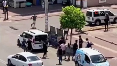 amator -  Cadde ortasında yumruklu sopalı kavga kamerada Videosu